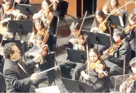  ??  ?? El maestro Roselín Pabón dirigirá a la Orquesta Sinfónica del Conservato­rio de Música de Puerto Rico.