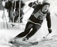  ?? Fotos: imago images, Ralf Lienert ?? Früher waren noch Allrounder gefragt. Heidi Biebl (hier bei einem Fis‰Rennen 1965 in Grindelwal­d/Schweiz) beherrscht­e Abfahrt und Slalom. Ihr größter Erfolg war Olympia‰Gold 1960 in der Abfahrt von Squaw Valley.