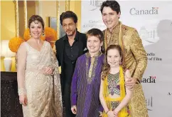  ?? INDRANIL MUKHERJEE / AFP / GETTY IMAGES ?? Prime Minister Justin Trudeau and his family with Bollywood actor Shahrukh Khan in Mumbai on Tuesday.