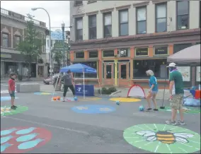  ?? LAUREN HALLIGAN - MEDIANEWS GROUP ?? The Capital District YMCA and Boys & Girls Clubs of the Capital Area offer activities for children at Monument Square during Family Day Out of the Troy River Fest Ramble.