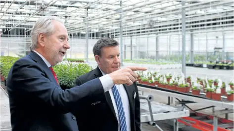  ?? ALLAN BENNER/ STANDARD STAFF ?? Sen. Peter Harder speaks with Alan Unwin, Niagara College's associate dean of the college's environmen­tal and horticultu­ral studies, discusses a new post graduate cannabis program, on Friday.