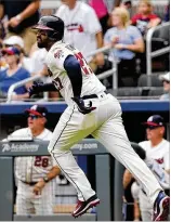  ?? JOHN BAZEMORE / AP ?? Left fielder Matt Kemp rounds the bases after hitting a three-run home run against the Arizona Diamondbac­ks on Sunday.