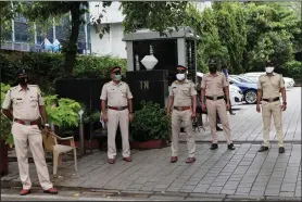  ?? (AP/Rajanish Kakade) ?? Indian police officers on Wednesday guard the Chinese Consulate in Mumbai, anticipati­ng protests after Monday’s deadly clash in the Himalayas.