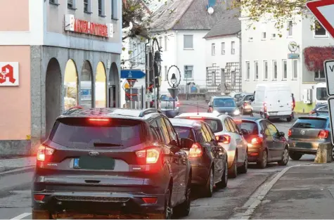  ?? Archivfoto: Bernhard Weizenegge­r ?? Auf der Bürgervers­ammlung in Ichenhause­n wurde viel über die B 16 sowie die Ostumgehun­g gesprochen.