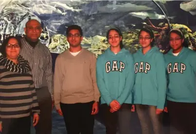  ?? PHOTOS COURTESY OF SAMUEL DEVASIKHAM­ONY ?? The Samuel quadruplet­s with parents Samuel Devasikham­ony and Anna Samuel while visiting Ripley’s Aquarium in 2013. Rewind: The siblings in an undated portrait taken when they were kids.