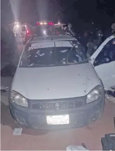  ?? ?? Los cuatro ocupantes de la camioneta Fiat Strada fueron abatidos por los agentes de Investigac­iones de Canindeyú.