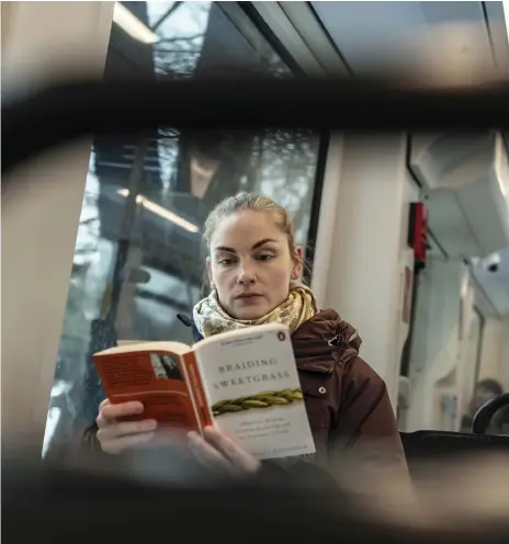  ?? ?? I framtiden vill hon dock bo på landet och jobba mindre. Att leva enkelt och hållbart hänger ihop med hennes engagemang för klimatet.