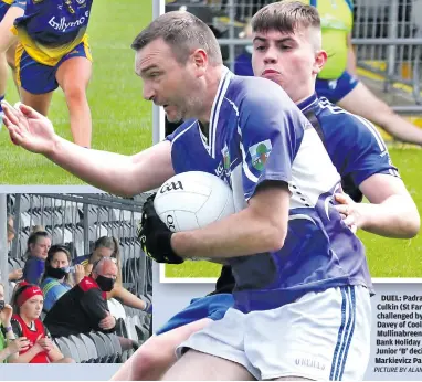  ?? PICTURE BY ALAN FINN ?? DUEL: Padraic
Culkin (St Farnan’s) is challenged by Cathal Davey of CoolaneyMu­llinabreen­a during Bank Holiday Monday’s Junior ‘B’ decider at Markievicz Park.