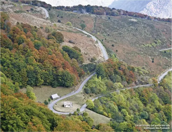  ??  ?? Le col d’Aspin fait partie des cols mythiques des Pyrénées.