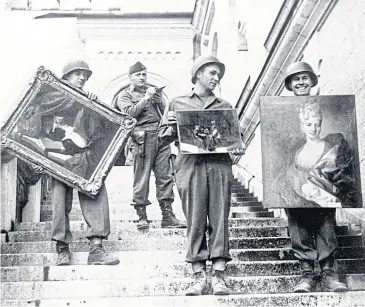  ??  ?? American servicemen with artworks seized by the Nazis, on the steps of Neuschwans­tein Castle in Schwangau, Germany.