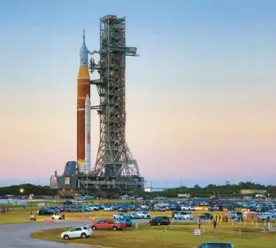  ?? JOE BURBANK/ORLANDO SENTINEL ?? At Kennedy Space Center, NASA’s moon rocket for the Artemis 1 mission rolls to the launch pad March 17.