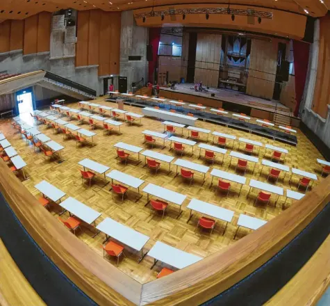  ?? Foto: Ulrich Wagner ?? Der neue Augsburger Stadtrat tagt aufgrund der Corona-Krise vorerst in der Kongressha­lle. Hier werden sich auch vier Mitglieder der AfD einfinden. Was man von ihnen erwarten kann.