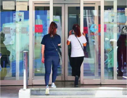  ?? CRISTINA BEJARANO ?? «La Atención Primaria está enferma», señalaron algunos de los expertos