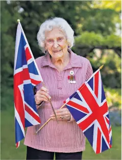  ??  ?? giCrowds take to the streets of London in May 1945; and Betty Webb 76 years later