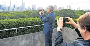  ?? [ APA ] ?? Van der Bellen, seine Ehefrau, der Central Park und die Skyline von Manhattan. Ein Foto aus dem Vorjahr.