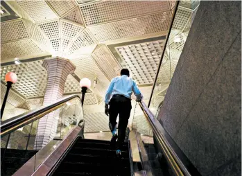  ?? MICHAEL NAGLE/BLOOMBERG NEWS 2018 ?? A man climbs the escalator of the Wall Street subway station near the New York Stock Exchange.