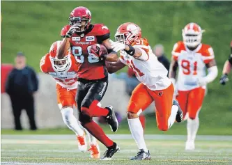  ?? JEFF MCINTOSH THE CANADIAN PRESS ?? Calgary’s Kamar Jorden, pictured on the run, had a good game with 185 receiving yards in a 27-18 win over B.C.
