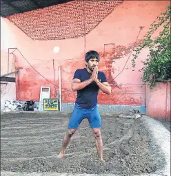  ?? TWITTER ?? ■
Bajrang Punia (65kg) was working out in mud pits and wrestling at home with Asian Championsh­ip silver medallist Jitender Kumar (74kg) to keep himself fit during the lockdown.