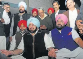  ??  ?? CM Capt Amarinder Singh with Congress leaders and others during a press conference at the assembly in Chandigarh on Tuesday. KESHAV SINGH/HT