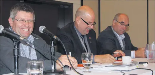  ??  ?? Yves Langlois, président des Éleveurs d’ovins du Québec, Pierre Lessard, vice-président, et Pierre Lemieux, 1er vice-président de l’UPA.