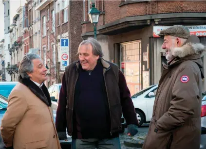  ??  ?? Sur le tournage. « Depardieu-Clavier, c’est un convoi exceptionn­el », remarque Bertrand Blier. D’où le titre du film.