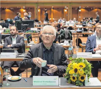  ?? FOTO: MARIJAN MURAT/DPA ?? Ministerpr­äsident Winfried Kretschman­n beim Landespart­eitag in Reutlingen.