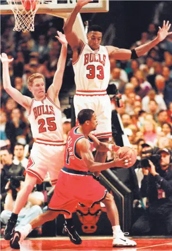  ?? Jeff Haynes / AFP / Getty Images 1997 ?? Steve Kerr (left) and Scottie Pippen were teammates on Bulls teams that won three NBA titles. Kerr says Warriors forward Andre Iguodala plays the game a lot like Pippen.