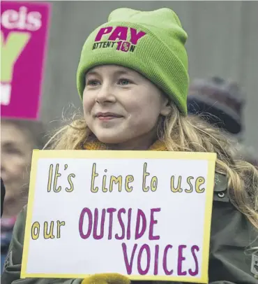  ?? ?? Thousands of teachers and pupils attended a rally at the Scottish parliament yesterday