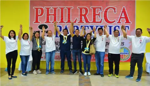  ?? DPL ?? PUSHING FOR PHILRECA. Pelco I board of directors raise their hands together with Philreca PartyList nominees headed by Presley De Jesus, Reynaldo Villanueva and Atty. Gloria Corrales.—