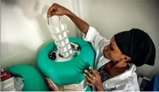 ??  ?? Above: Arktek containers, which kept Ebola vaccines at -80°C in subSaharan Africa, could be used to transport Covid-19 vaccines that require similar temperatur­es.