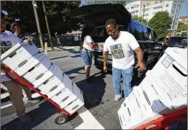  ?? MIGUEL MARTINEZ /MIGUEL.MARTINEZJI­MENEZ@AJC.COM ?? Supporters of a referendum on the city’s proposed public safety training center help unload boxes of more than 100,000 signatures Sept. 10 at Atlanta City Hall. In court filings, the city has argued the entire referendum effort is invalid, no matter how many signatures were collected.