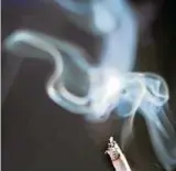  ?? Foto: Karl-Josef Hildenbran­d/dpa ?? Der Rauch einer brennenden Zigarette.