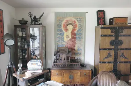  ?? TED ANTHONY, THE ASSOCIATED PRESS ?? A Thai wall hanging, which has been displayed in the same place since 1965, is surrounded by a variety of items acquired by the previous homeowner in a suburban Pittsburgh home.