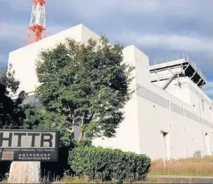 ??  ?? A Japan Atomic Energy Agency high-temperatur­e gas-cooled reactor