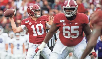  ?? MICKEY WELSH/MONTGOMERY ADVERTISER ?? Alabama quarterbac­k Mac Jones, left,looks to pass against Western Carolina Nov. 23, 2019 at Bryant-denny Stadium in Tuscaloosa, Ala.