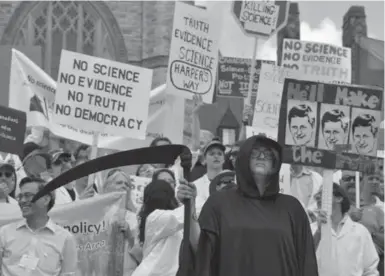  ?? BRUCE CAMPION-SMITH/TORONTO STAR FILE PHOTO ?? Scientists, academics and activists gather in 2012 to protest Conservati­ve hostility to Canada’s fact finders.