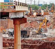  ??  ?? One of Oklahoma City’s busiest traffic arteries, the Broadway Extension, is closed to traffic Monday.