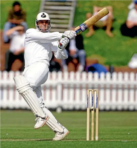  ?? PHOTOSPORT/ STUFF ?? Martin Crowe, main picture, and Jonah Lomu, inset, both transcende­d sport with their deeds on various playing fields. They deserve better than having a trophy named after them for an event that is little more than a piece of jacked up summer fluff.