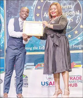  ?? (Courtesy pic) ?? FINCORP Brand Developmen­t and Communicat­ions Officer Manqoba Bonginkosi Makhubu accepting the award on behalf of the company from Consul General of Namibia in Cape Town Selma Nghinamudo­va.