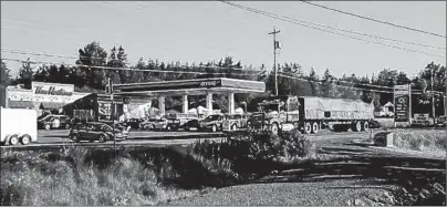  ?? SUBMITTED PHOTO/JENNIFER ANDERSON ?? Traffic is shown in front of the Irving/Tim Hortons location in Baddeck. A public meeting will be held on Tuesday at the Baddeck courthouse to discuss concerns about this section of Highway 105 and the Irving property.