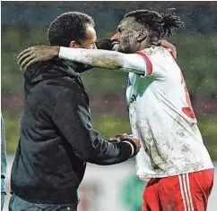  ??  ?? Beim 2:1 in Karlsruhe traf Bakery Jatta (r.) und drehte so stark auf, dass Trainer Daniel Thioune begeistert war. Motto: mehr davon!