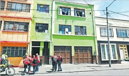  ?? EL PAÍS ?? Hechos. Vista de la fachada de la `casa de los masajes', un centro de tortura ubicado en la localidad de Santa Fe, en el centro de Bogotá.
