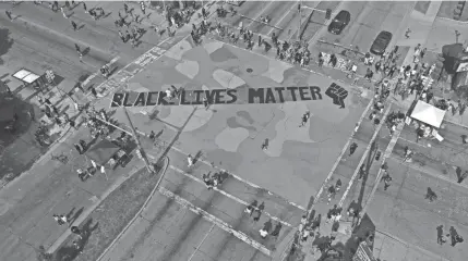  ?? LEWIS AND JAMES B. NELSON/MILWAUKEE JOURNAL SENTINEL CHELSEY ?? A Black Lives Matter mural is painted at the intersecti­on of West Locust Street and North King Drive on Friday.