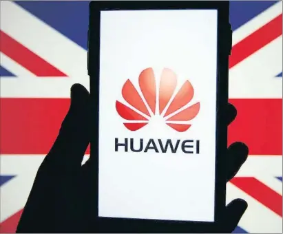  ?? HOLLIE ADAMS / BLOOMBERG L.P. LIMITED PARTNERSHI­P ?? Londres ha dado a Huawei hasta el 2027 para retirarse de la red 5G británica