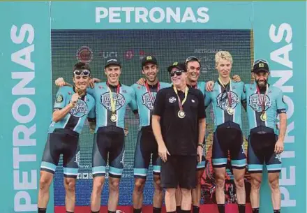  ?? PIX BY ROSDAN WAHID ?? Team Floyd’s Pro Cycling emerged as the best team at LTdL this year.