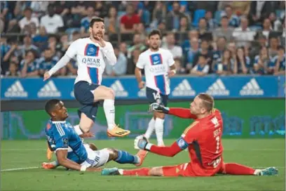  ?? (AFP) ?? Paris Saint-Germain’s Argentine forward Lionel Messi (L) reacts as he scores his team’s first goal during the French L1 match sgainst RC Strasbourg Alsace at Stade de la Meinau in Strasbourg, France, on Saturday.