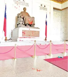  ??  ?? Photo shows egg shells and red paint on a statue of former leader Chiang Kai-shek at the Chiang Kai-shek memorial hall in Taipei. — AFP photo