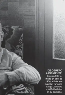  ??  ?? DE OBRERO A DIRIGENTE. En esta foto tomada en abril de 1936, el líder socialista Francisco Largo Caballero (1869-1946) lee en su domicilio.