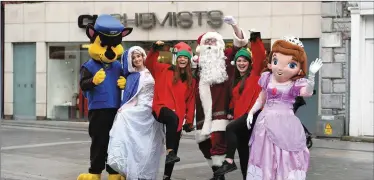  ?? Photo Domnick Walsh ?? Santa was in town on Tuesday to launch this year’s CH Chemist Christmas parade in Tralee.