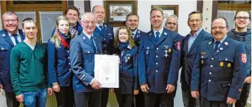  ?? Foto: Heinz Steck ?? Die neu gewählte Vorstandsc­haft der Freiwillig­en Feuerwehr Deisenhaus­en: (von links) Dirk Haarmann, Martin Burkhart, Sina Ingber, Maximilian Rudolph, Johann Singer, Christian Steck, Katharina Mayer, Christoph Scherer, Günter Höld, Erich Müller, Bür...